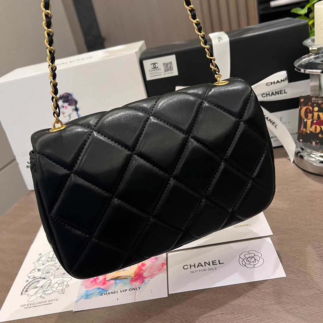 Quilted Lambskin Double Pearls Flap