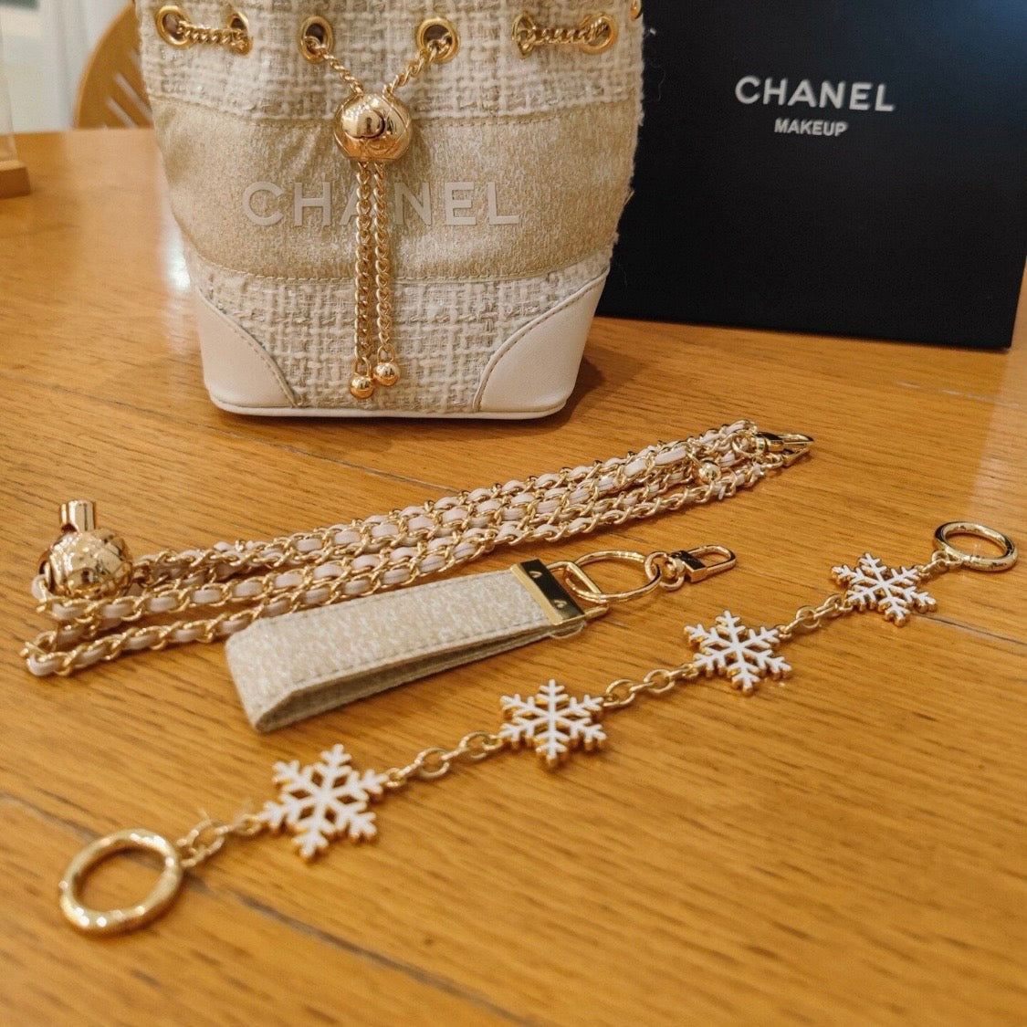 White & Gold Christmas Gift Bag