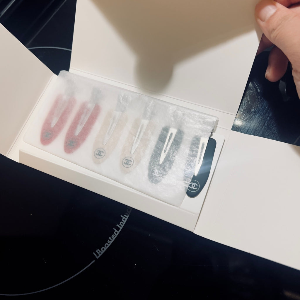 CHANEL BEAUTE Beauty GWP VIP Gift Hair Clip Accessory Black / White / Red ️6