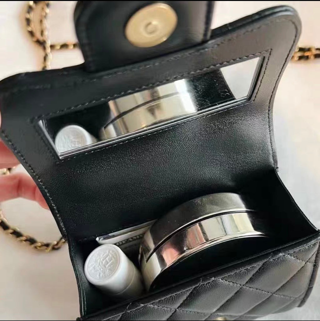 CHANEL Beauty / Makeup line mini top bag – Gift With Purchase (GWP) item Black5