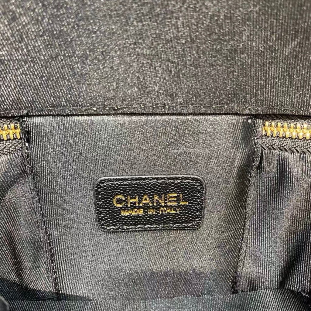 CHANEL Beauty / Makeup line Vanity Case – Gift With Purchase (GWP) item2