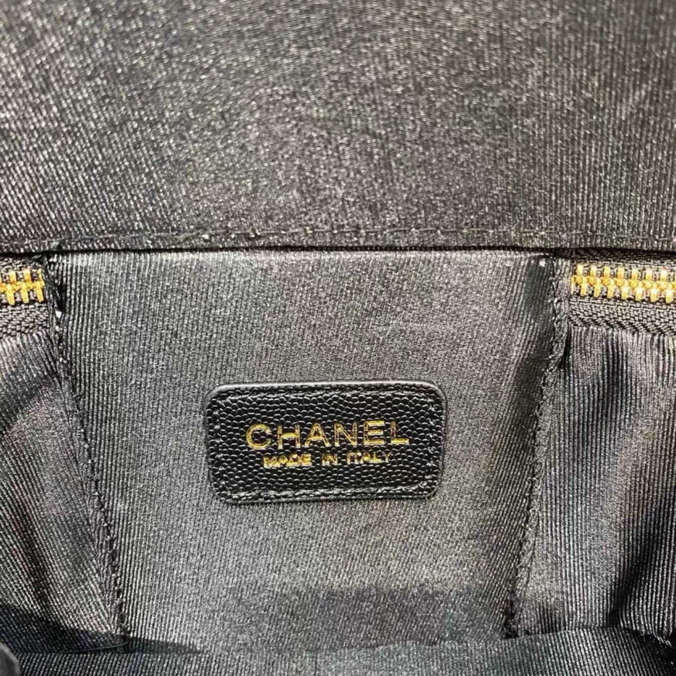 CHANEL Beauty / Makeup line Vanity Case – Gift With Purchase (GWP) item2