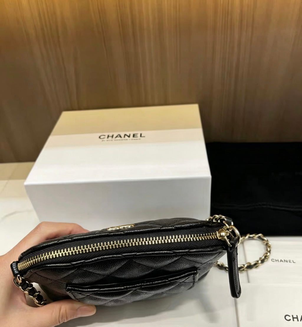 CHANEL Beauty / Makeup line mini Shell bag – Gift With Purchase (GWP) item Black4