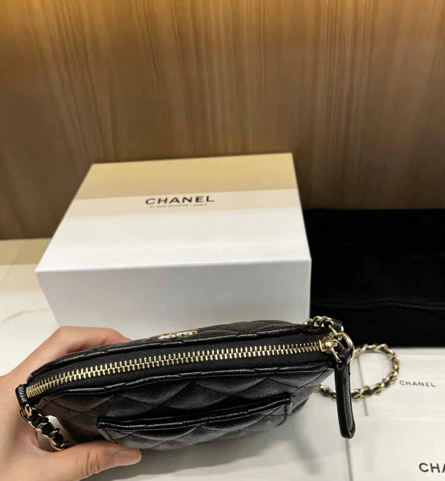 CHANEL Beauty / Makeup line mini Shell bag – Gift With Purchase (GWP) item Black4