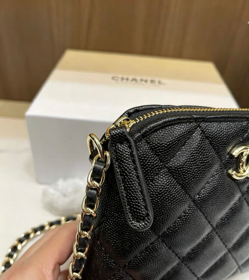 CHANEL Beauty / Makeup line mini Shell bag – Gift With Purchase (GWP) item Black6
