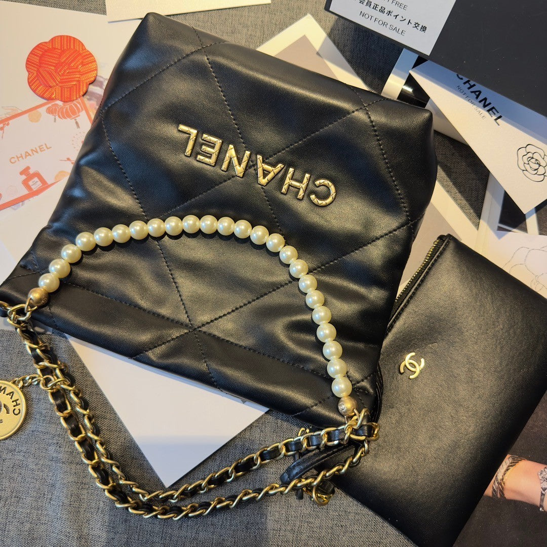 CHANEL Makeup VIP Gift  Pouch Purse With Chain Crossbody Bag, Box GWP NIB11