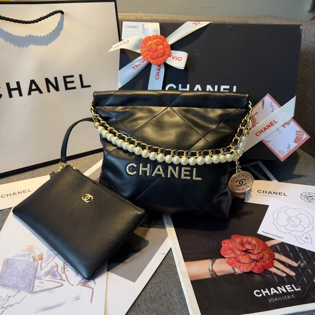 CHANEL Makeup VIP Gift  Pouch Purse With Chain Crossbody Bag, Box GWP NIB0