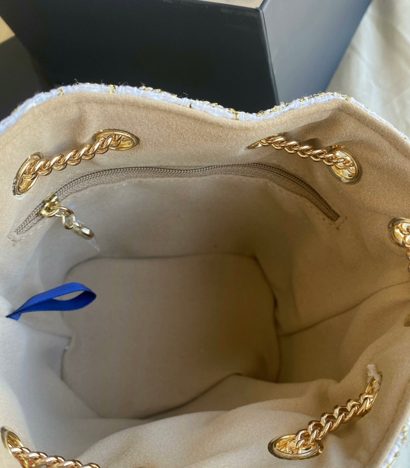 CHANEL Beaute VIP Gift WhiteGold Tweed Bucket Bag with Box (GWP)6
