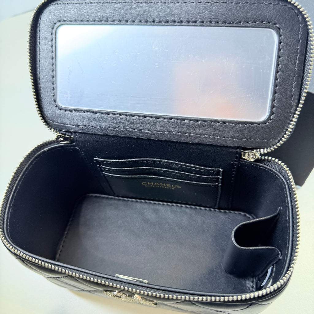 NIB CHANEL Makeup VIP Gift Black Quilted Vanity With Chain and Mirror Box GWP SM7
