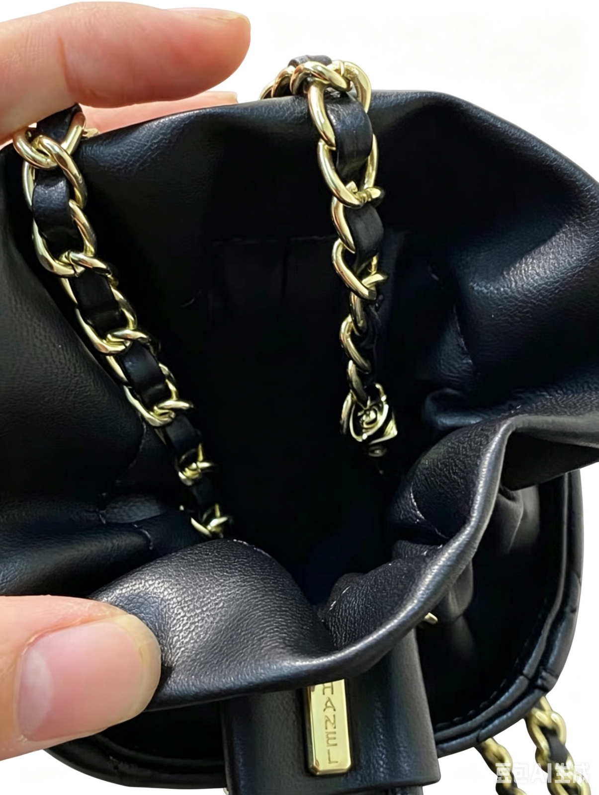 CHANEL Beauty / Makeup line mini top bag – Gift With Purchase (GWP) item Black3