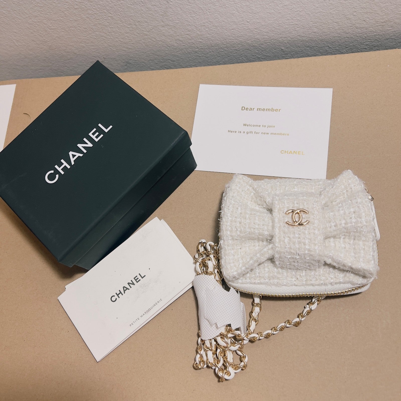 CHANEL Beaute VIP Gift Snow White Bow Chain Crossbody Card Pouch with Box (GWP)0
