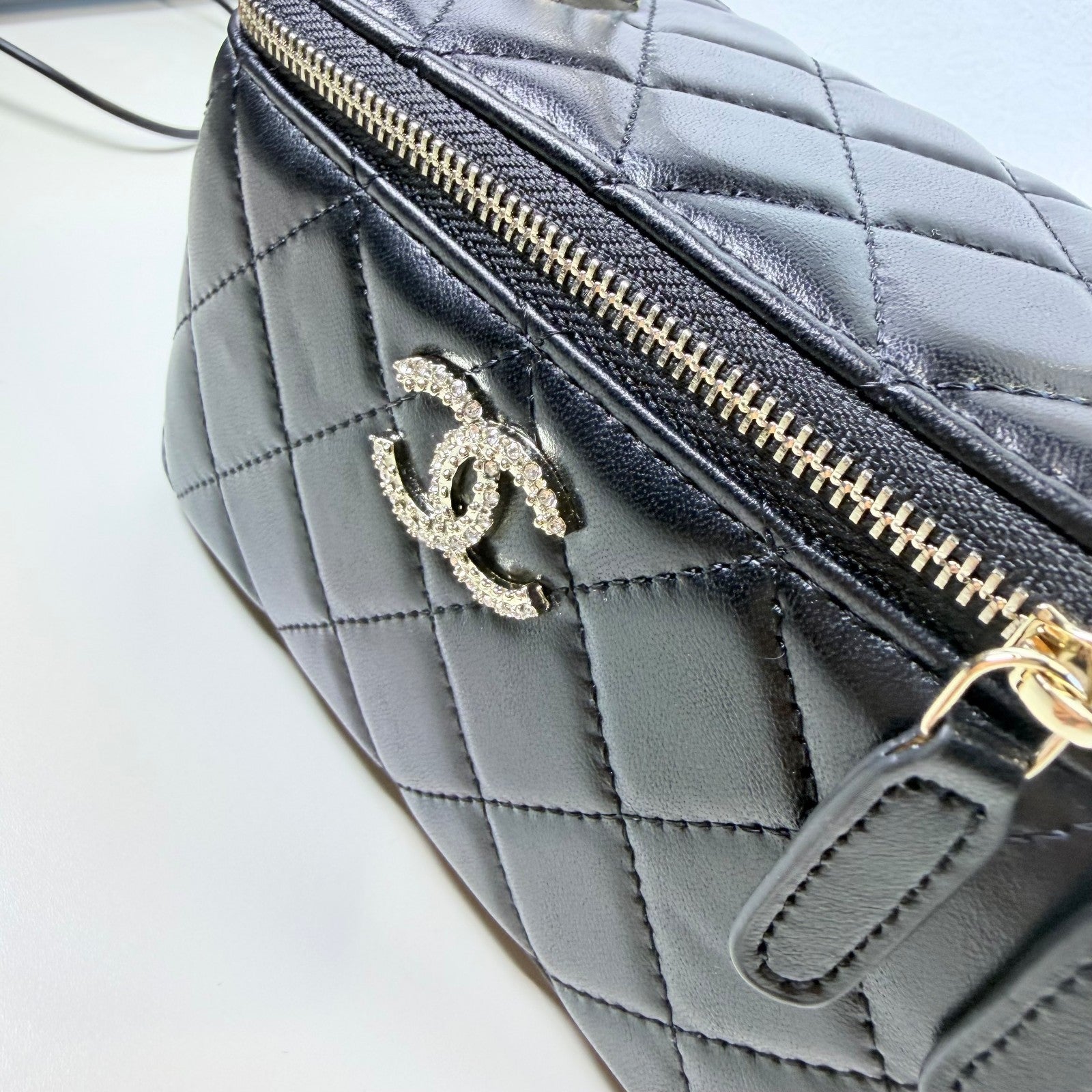 NIB CHANEL Makeup VIP Gift Black Quilted Vanity With Chain and Mirror Box GWP SM13
