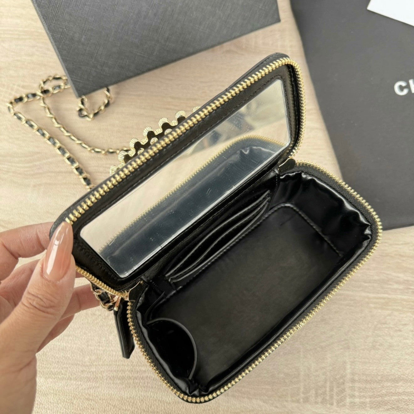 CHANEL Beauty / Makeup line mini Vanity Case – Gift With Purchase (GWP) item2