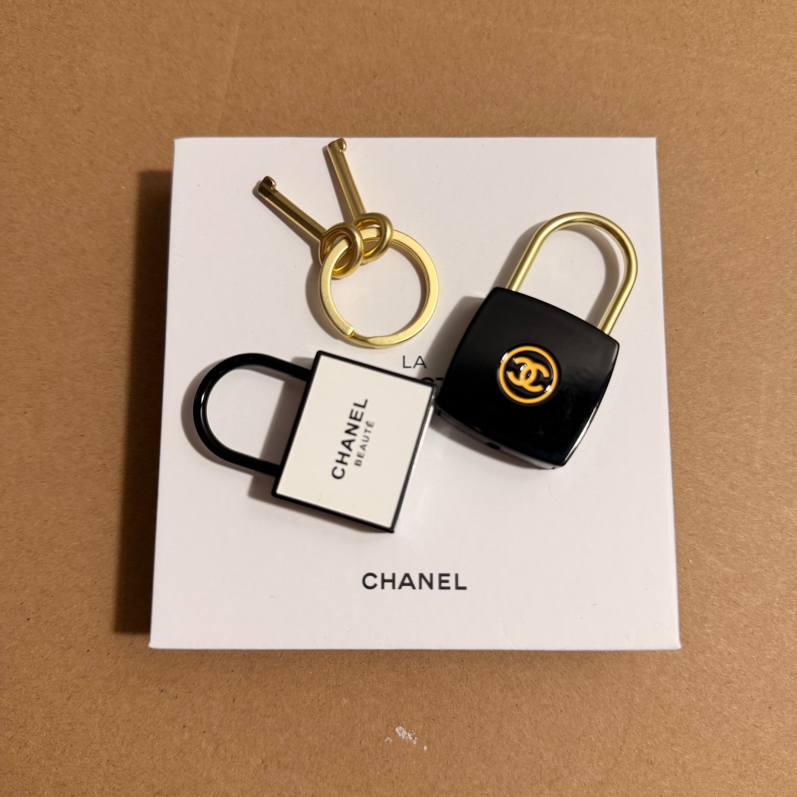CHANEL BEAUTE LA COLLECTION PadLocker & Keys Set GWP Novelty Bag Charm Keychain3