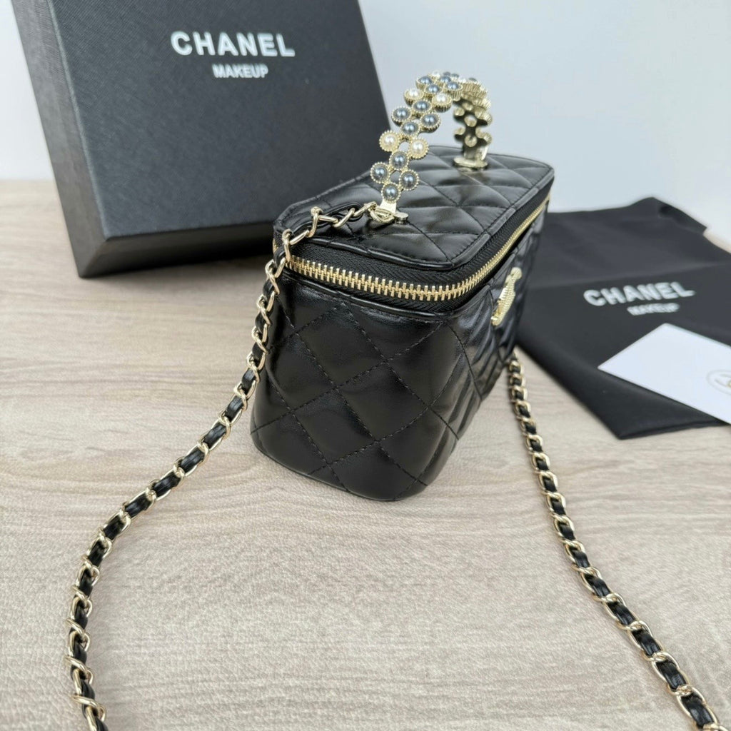 CHANEL Beauty / Makeup line mini Vanity Case – Gift With Purchase (GWP) item4