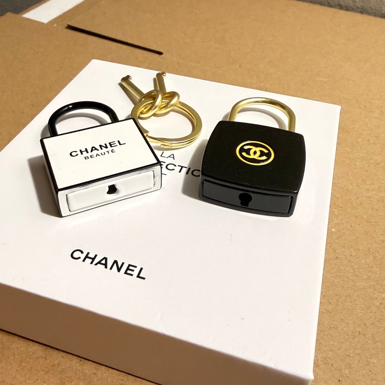 CHANEL BEAUTE LA COLLECTION PadLocker & Keys Set GWP Novelty Bag Charm Keychain2