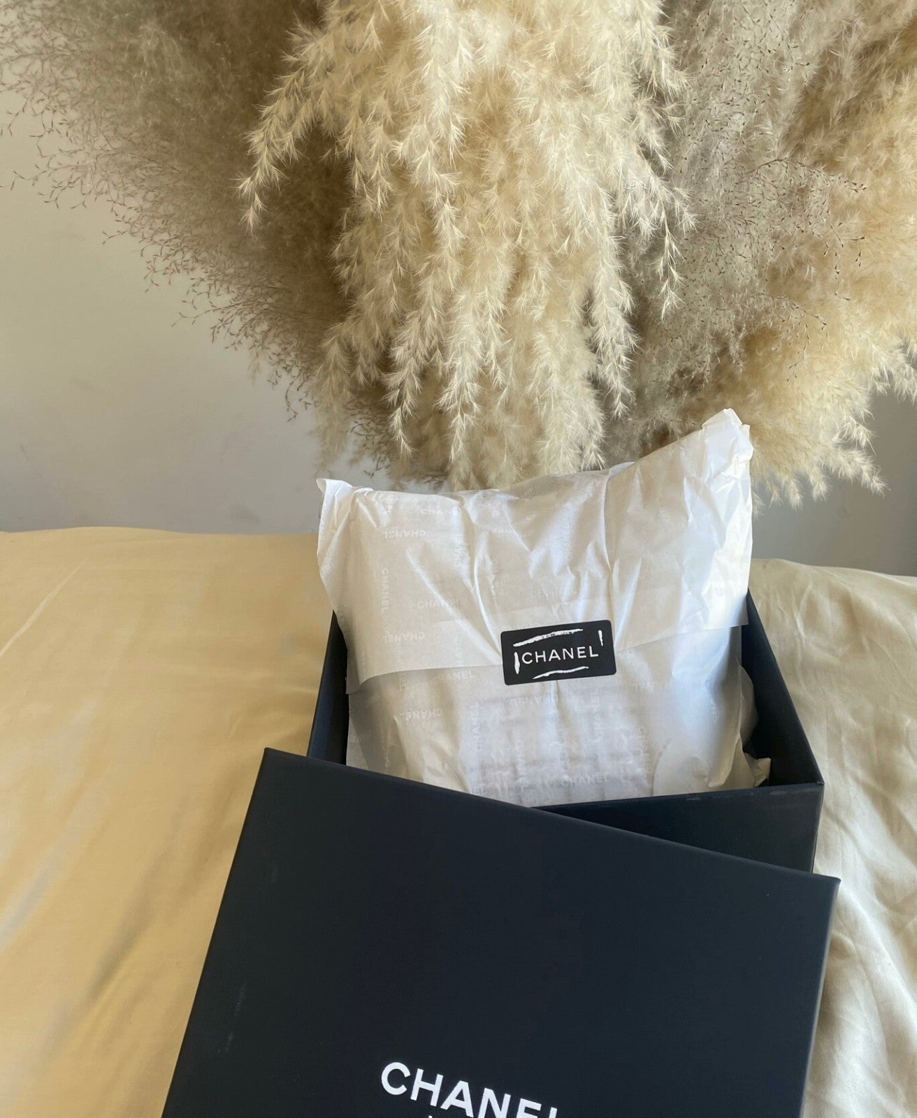 CHANEL Beaute VIP Gift WhiteGold Tweed Bucket Bag with Box (GWP)4