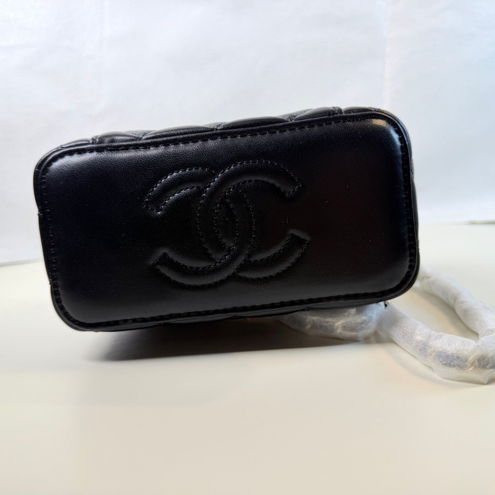NIB CHANEL Makeup VIP Gift Black Quilted Vanity With Chain and Mirror Box GWP SM9