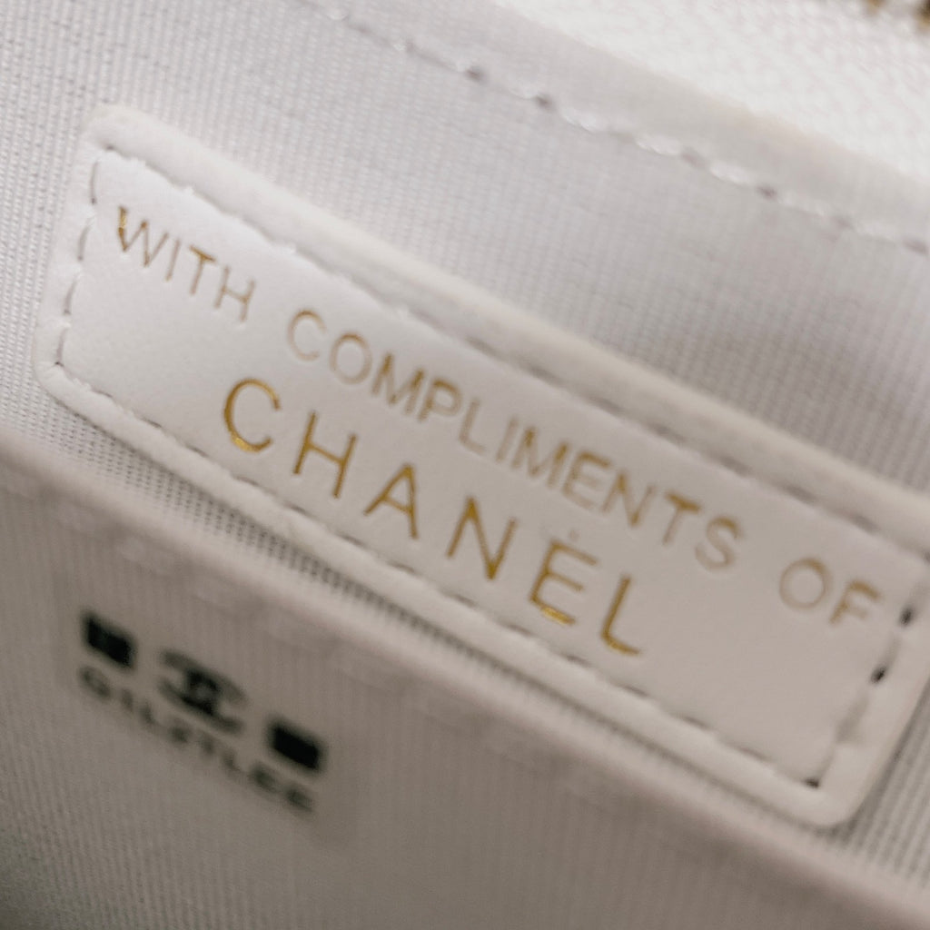 CHANEL Beaute VIP Gift Snow White Bow Chain Crossbody Card Pouch with Box (GWP)1