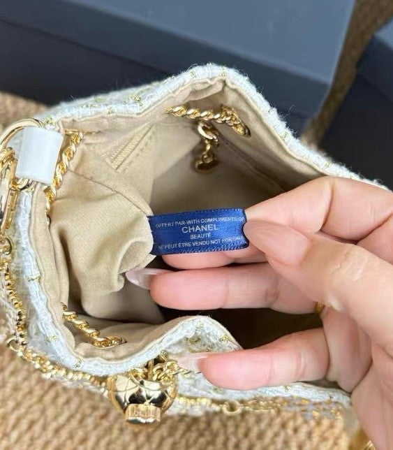 CHANEL Beaute VIP Gift WhiteGold Tweed Bucket Bag with Box (GWP)1
