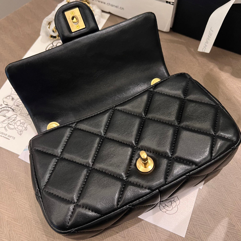 Quilted Lambskin Double Pearls Flap bag