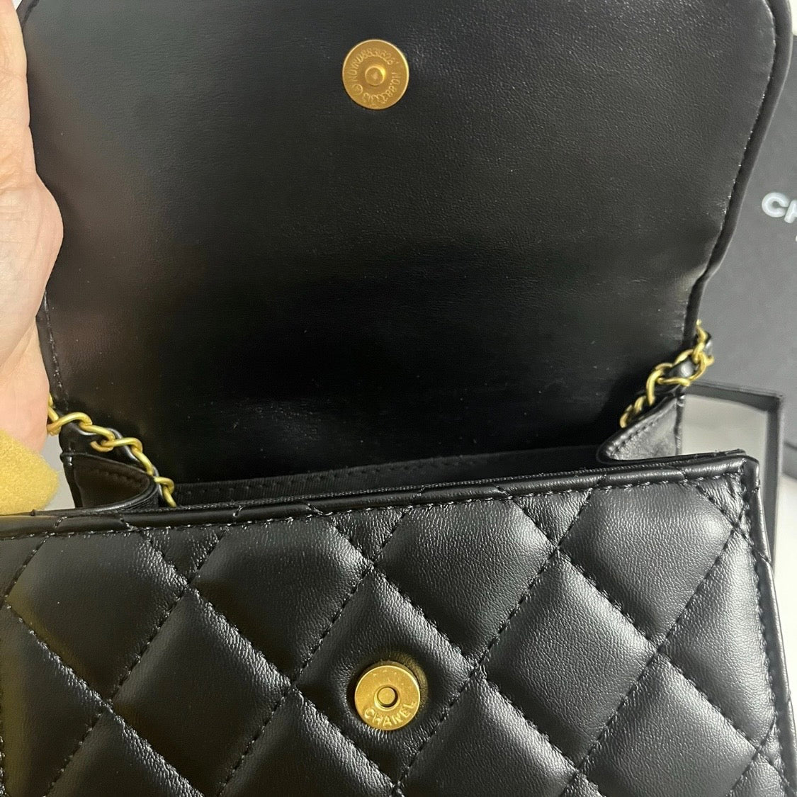 Pearl Logo Handle Black Quilted CC rectangle Bag