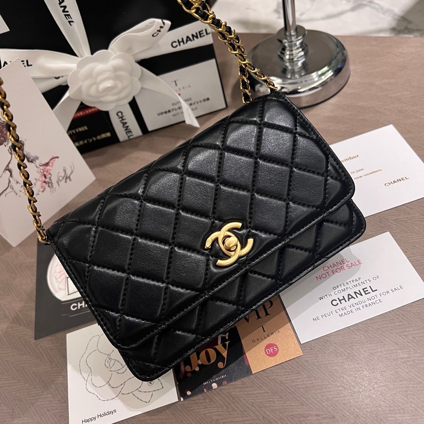 Black Woc With Golden Ball Chain