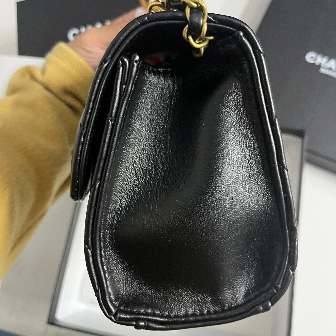 Pearl Logo Handle Black Quilted CC rectangle Bag