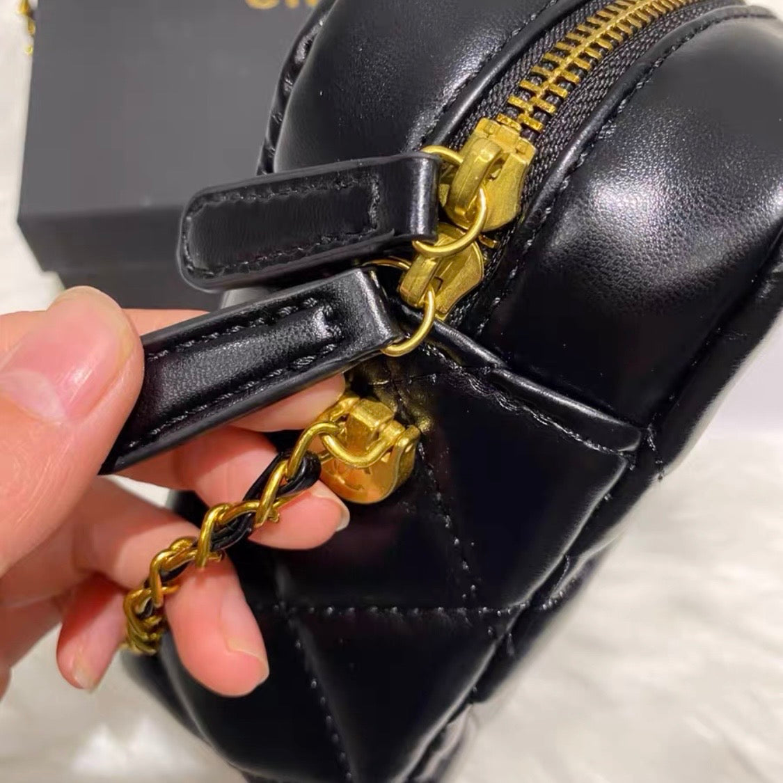 21K Crossbody Phone Bag