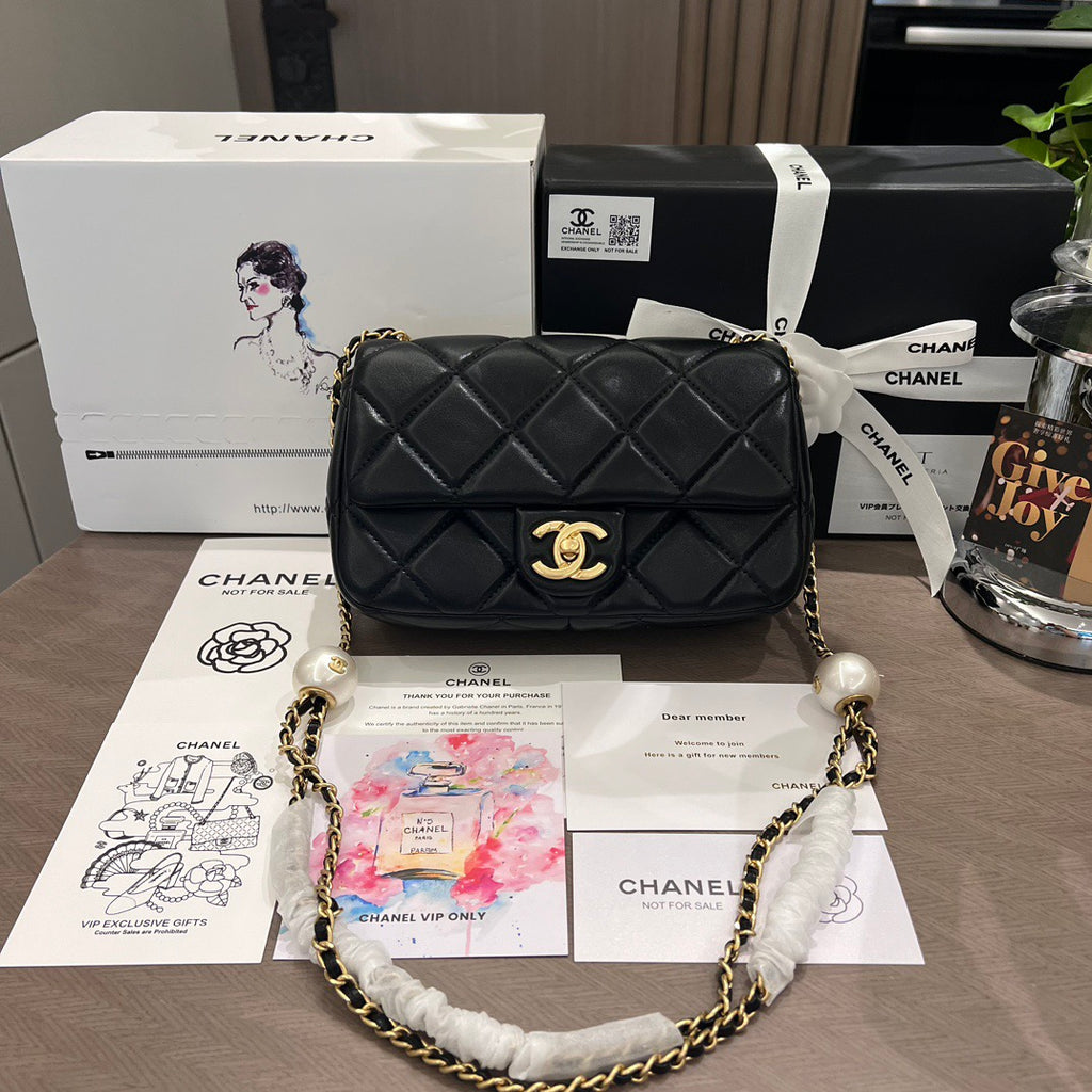 Quilted Lambskin Double Pearls Flap bag