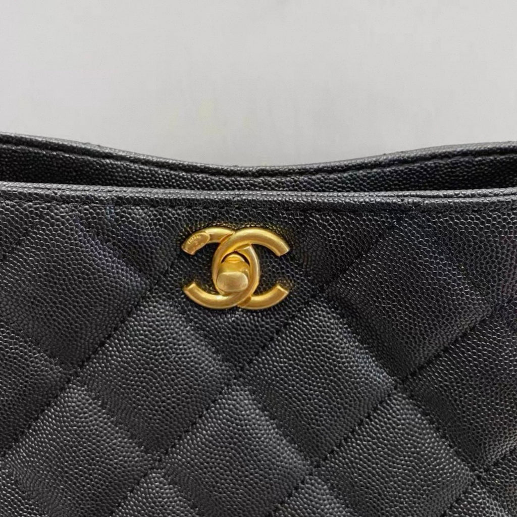 Caviar Hobo bag with cc Logo