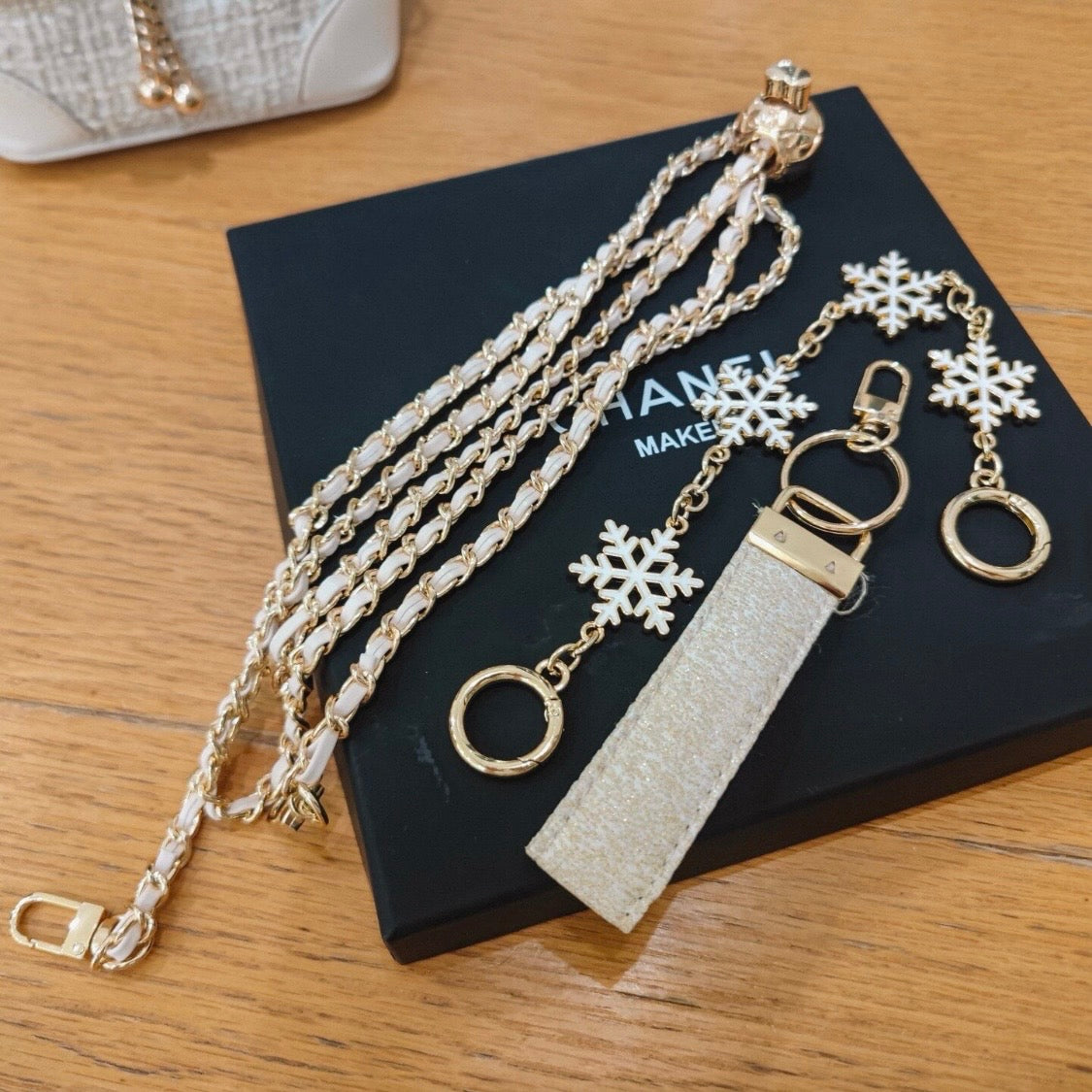 White & Gold Christmas Gift Bag