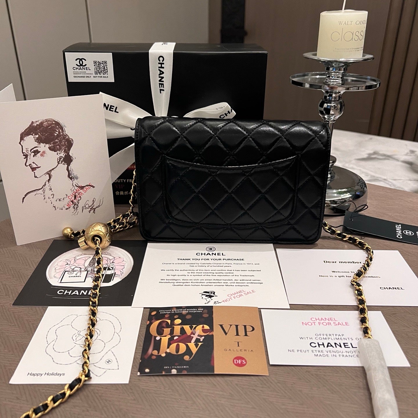 Black Woc With Golden Ball Chain