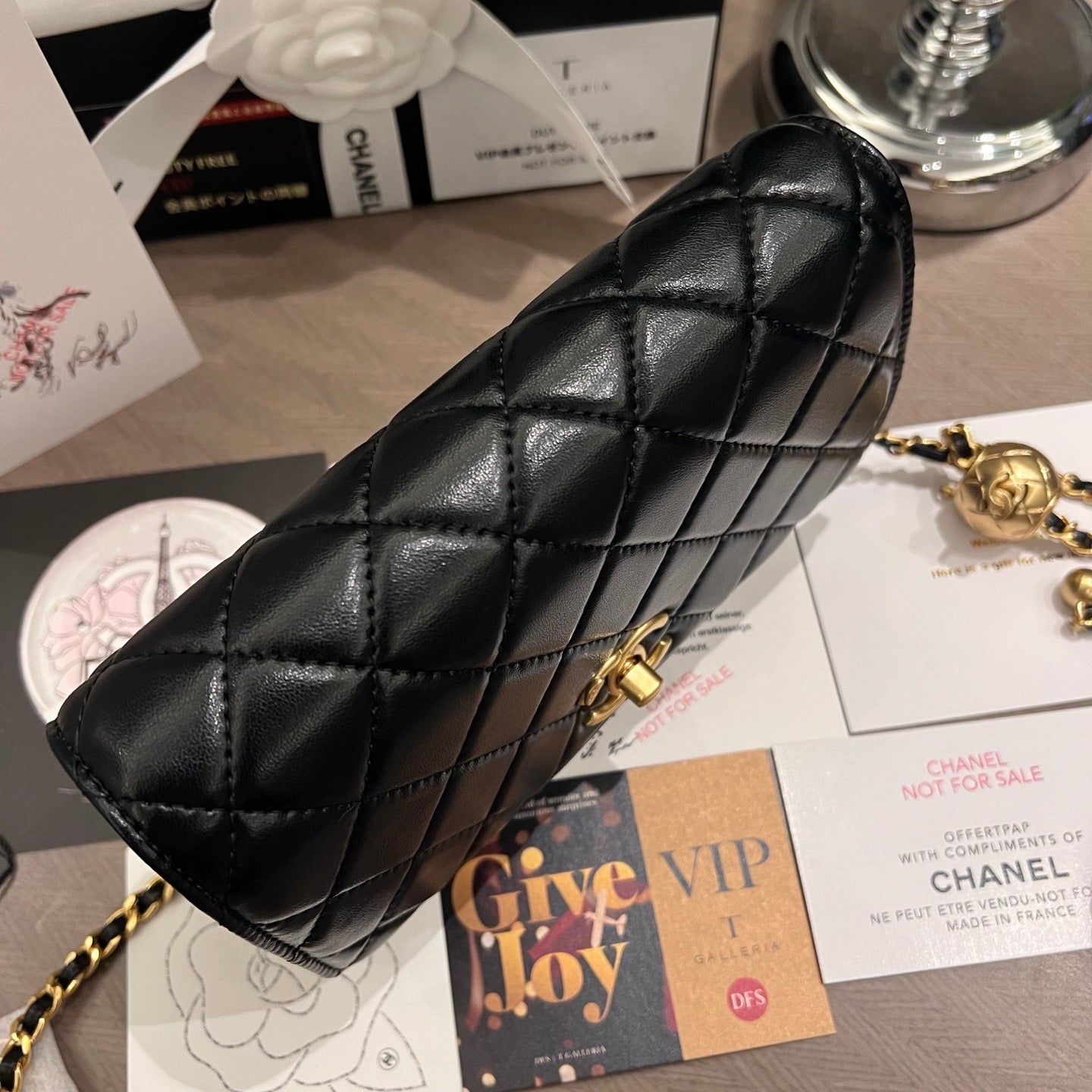 Black Woc With Golden Ball Chain