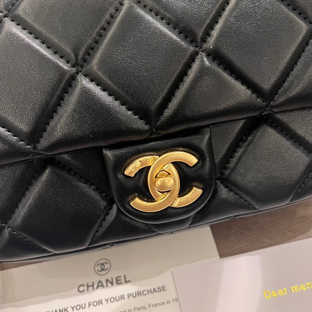 Quilted Lambskin Double Pearls Flap bag