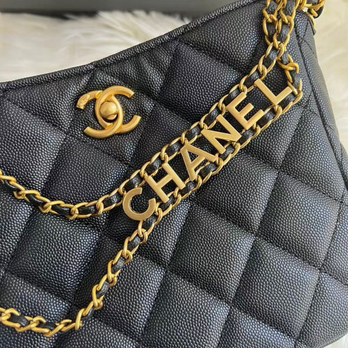 Caviar Hobo bag with cc Logo
