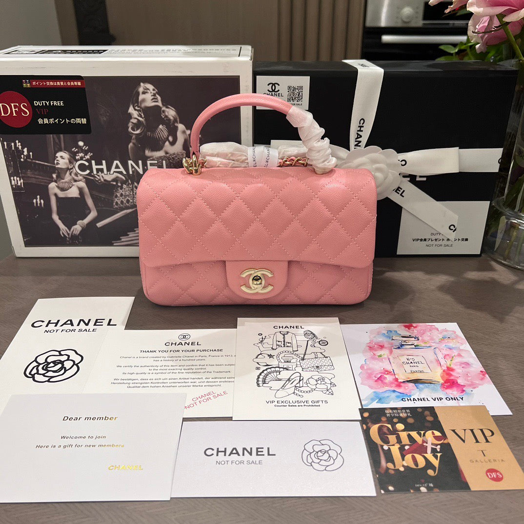 Pink quilted sheepskin beauty VIP novelty bag with Handle & gold chain – Chanel Beauty style