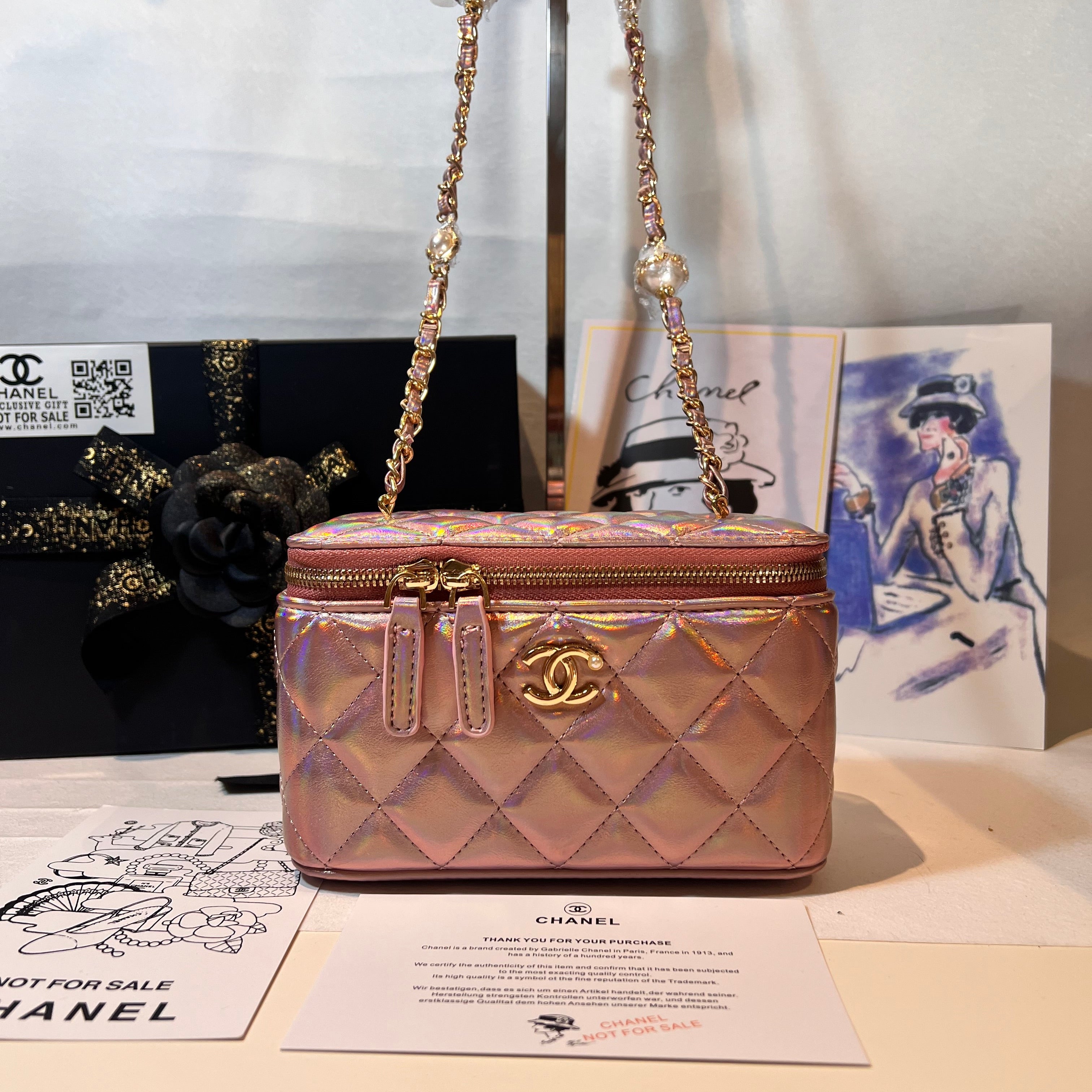 Pink quilted sheepskin beauty VIP novelty bag with gold chain – Chanel Beauty style