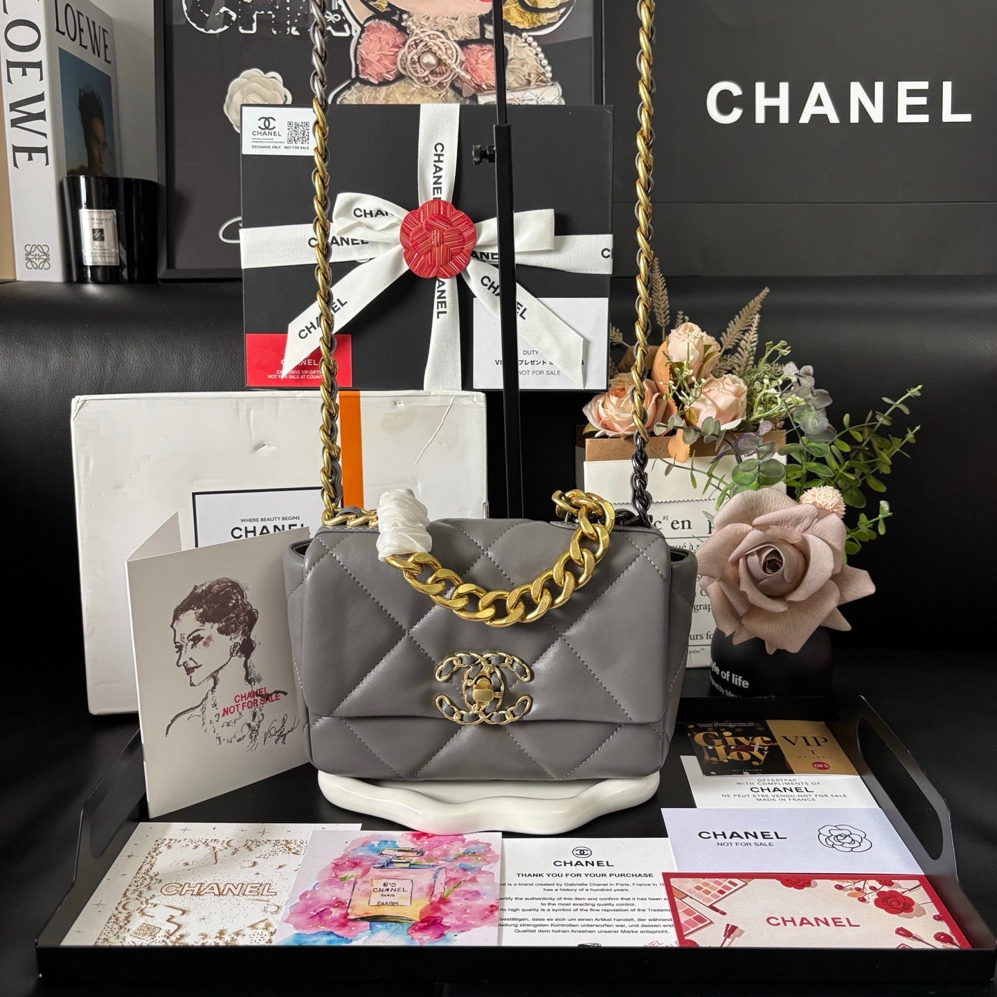 Grey quilted sheepskin beauty VIP novelty bag with gold chain – Chanel Beauty style
