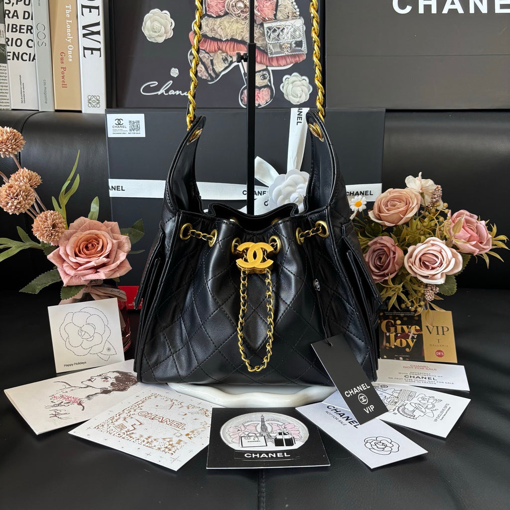 Black leather vip novelty handbag with gold chain - chanel makeup 