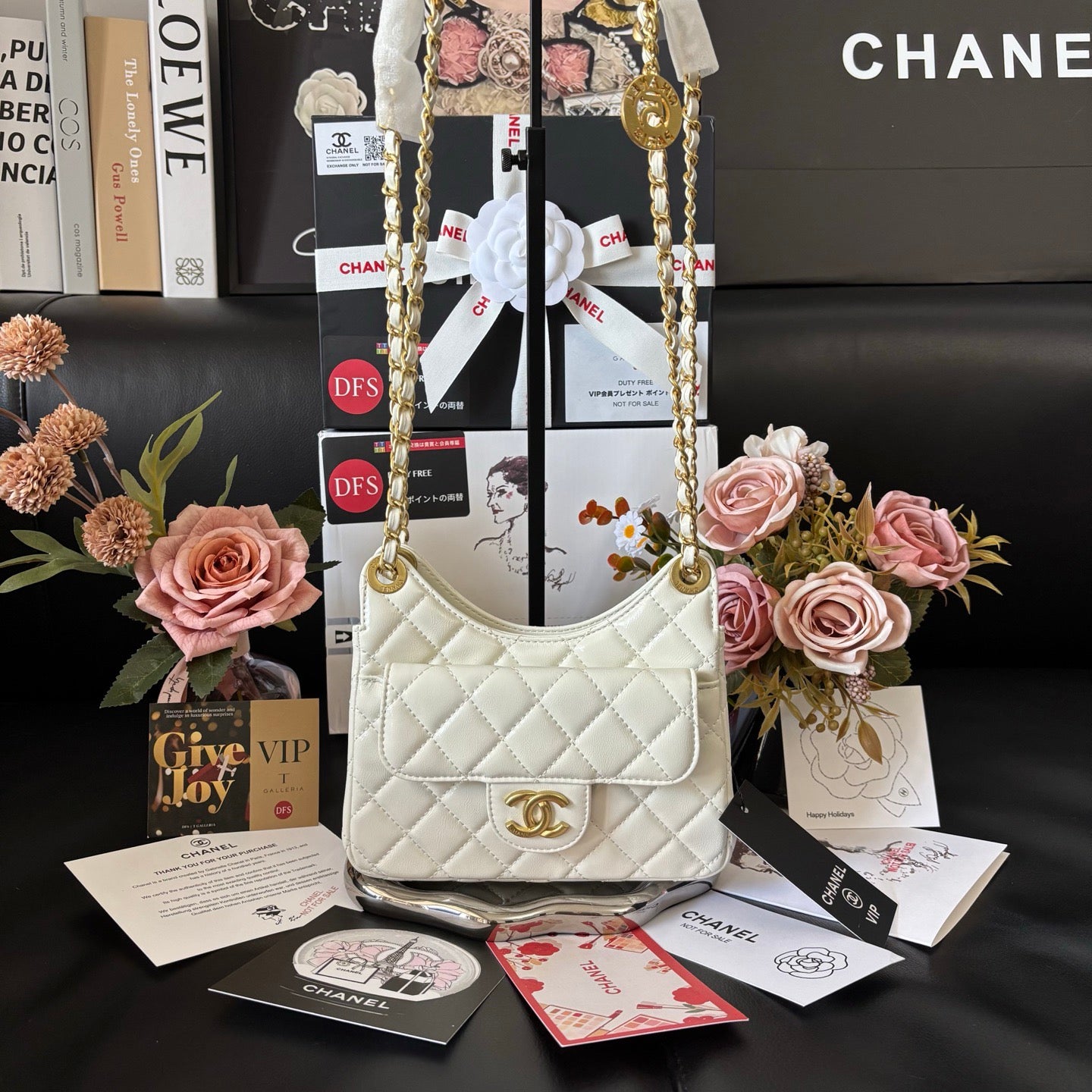 white quilted sheepskin beauty VIP novelty 23k bag with gold chain – Chanel Beauty style