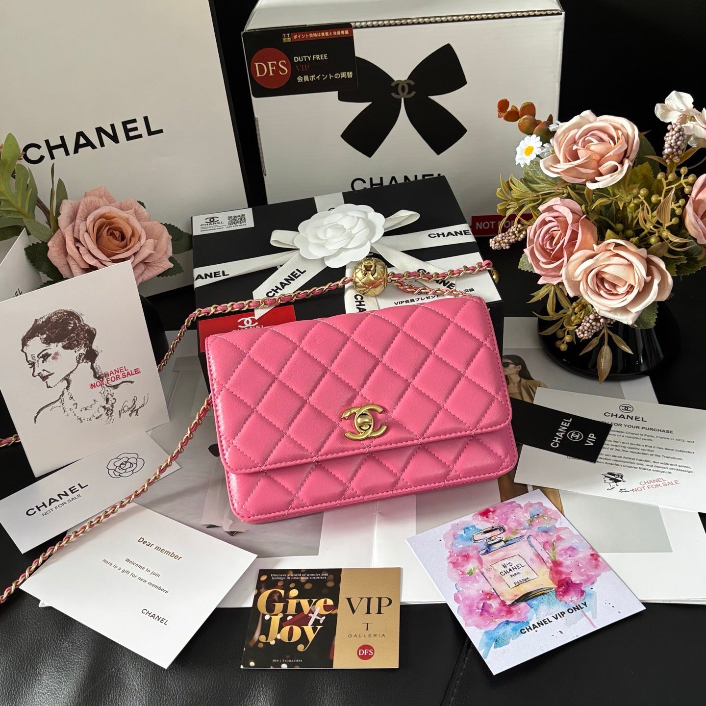 Pink quilted sheepskin beauty VIP novelty bag with gold chain – Chanel Beauty style